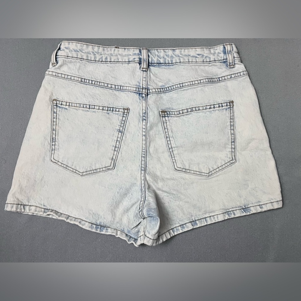 Universal Thread Women's Faded Blue Jean Shorts - Picture 5 of 6